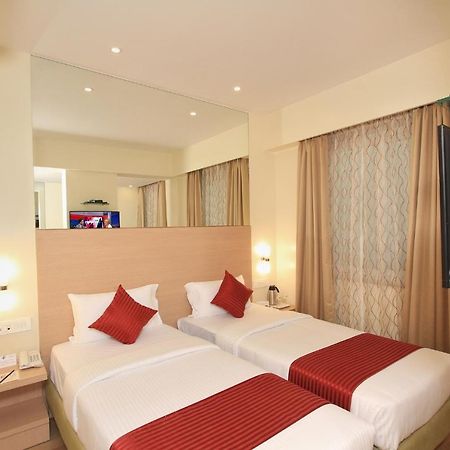 La Sara Regent Hotel Bangalore Buitenkant foto