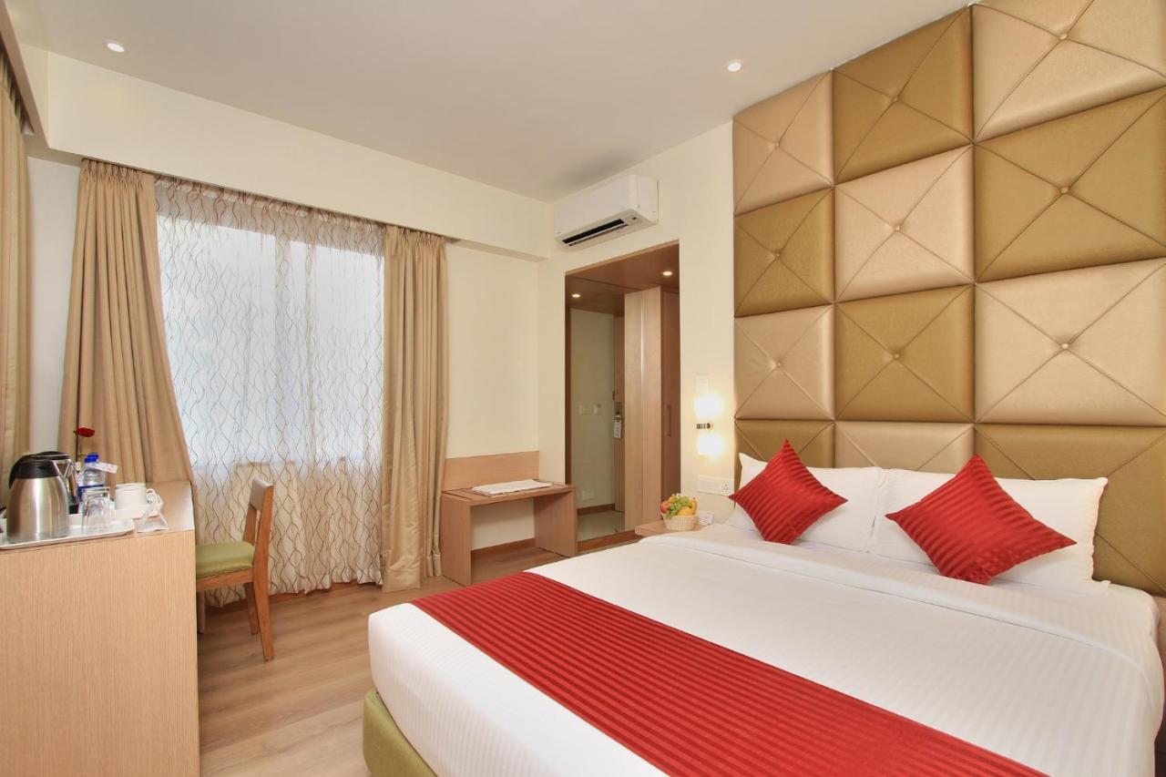 La Sara Regent Hotel Bangalore Buitenkant foto