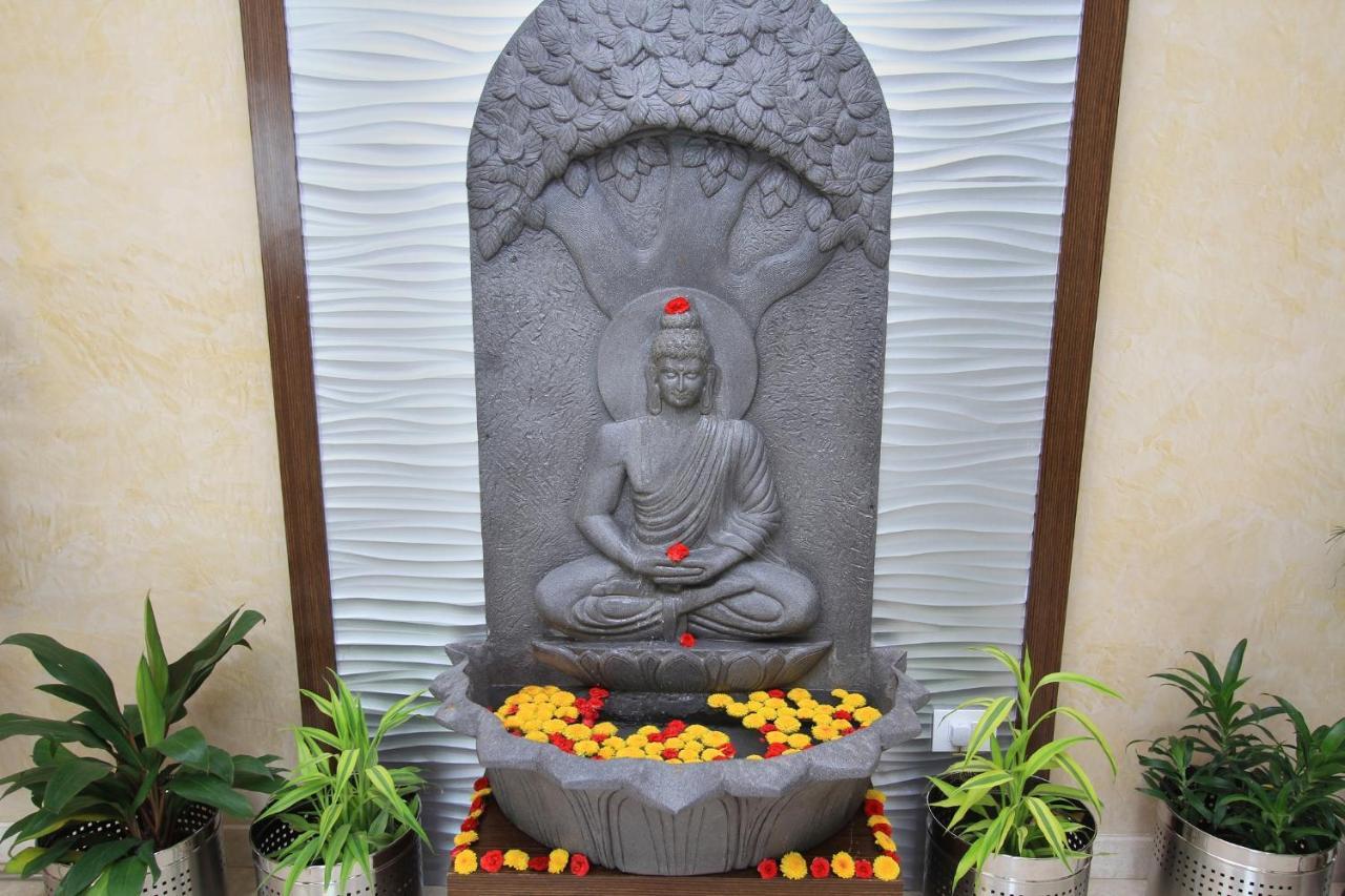 La Sara Regent Hotel Bangalore Buitenkant foto