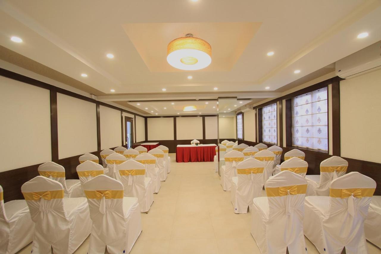 La Sara Regent Hotel Bangalore Buitenkant foto