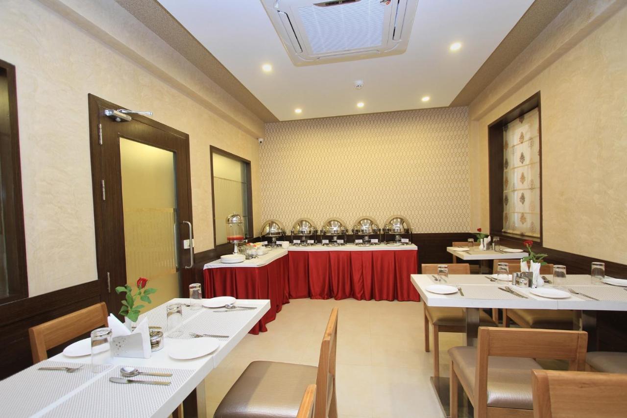 La Sara Regent Hotel Bangalore Buitenkant foto